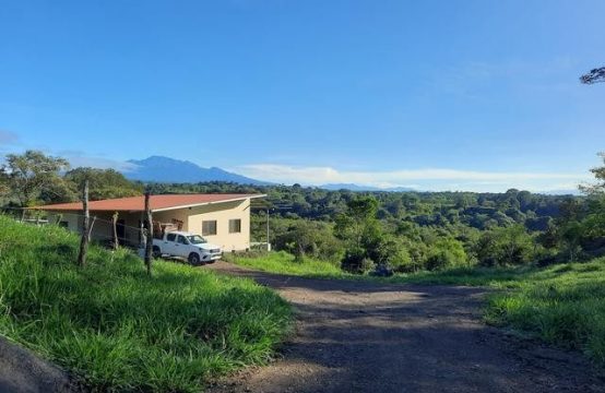 Off-grid home on 26.4 ha in El Santo, Bugaba