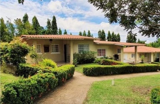 Duplex house for sale in Chame, Villa Dorada
