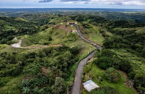 Casa de 3 Recámaras 3 Baños en 64 acres Cerca de El Valle Panamá