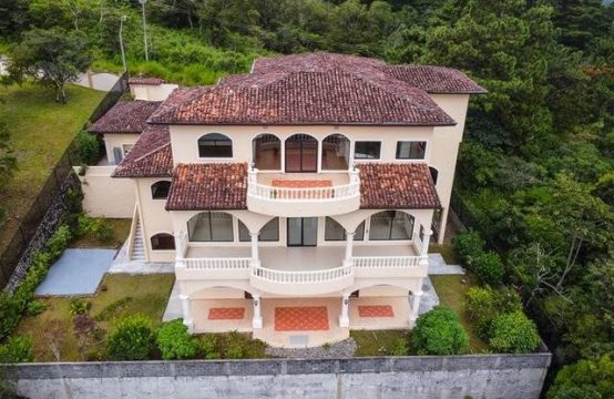 Opulent Mansion For Sale in Jaramillo, Boquete