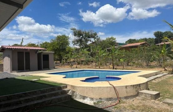 Casa en las Lajas 4B 2.5BTH con piscina